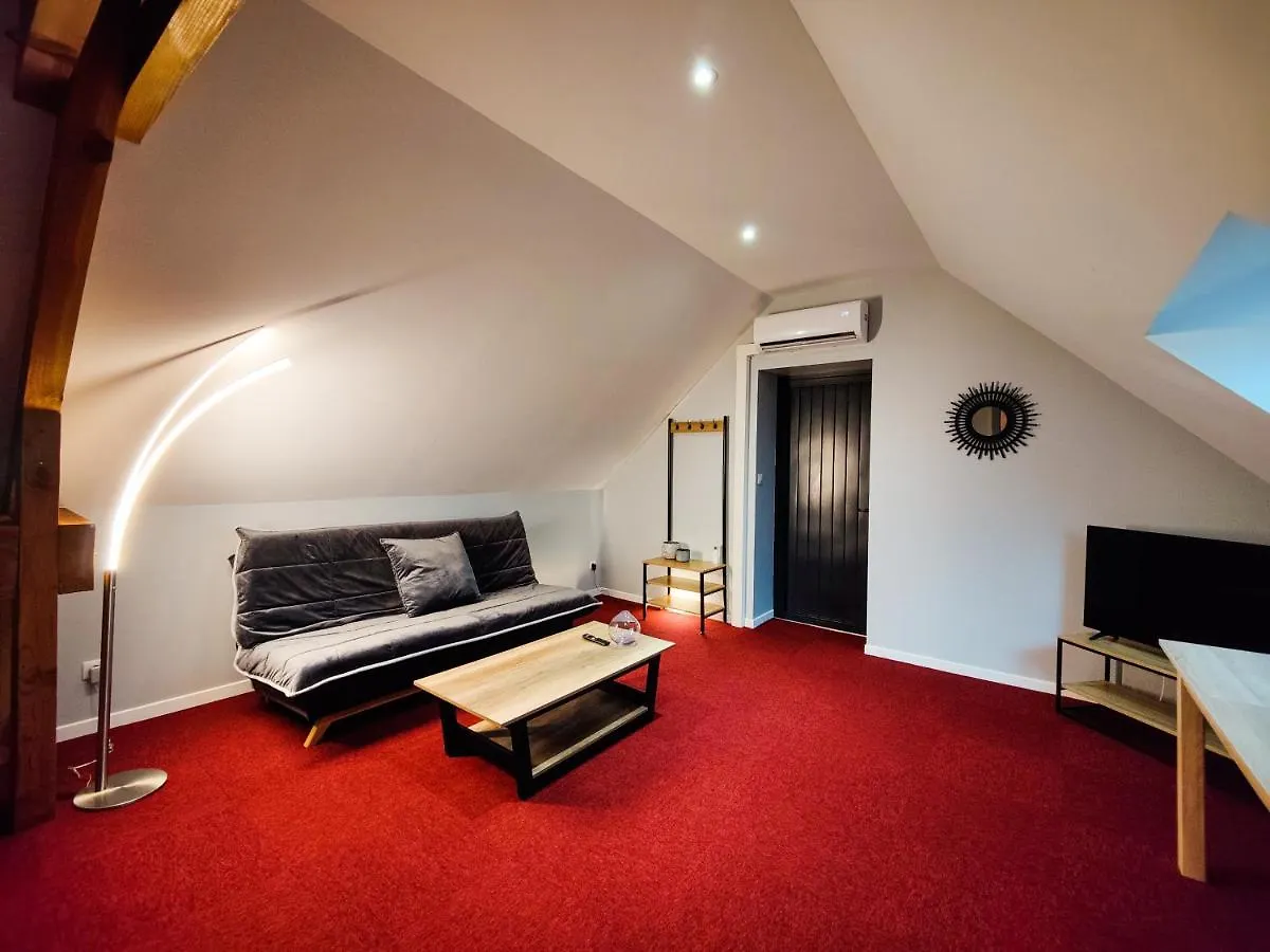 Gite Les Grandes Menieres Proche Du Pal Le Donjon Bed & Breakfast
