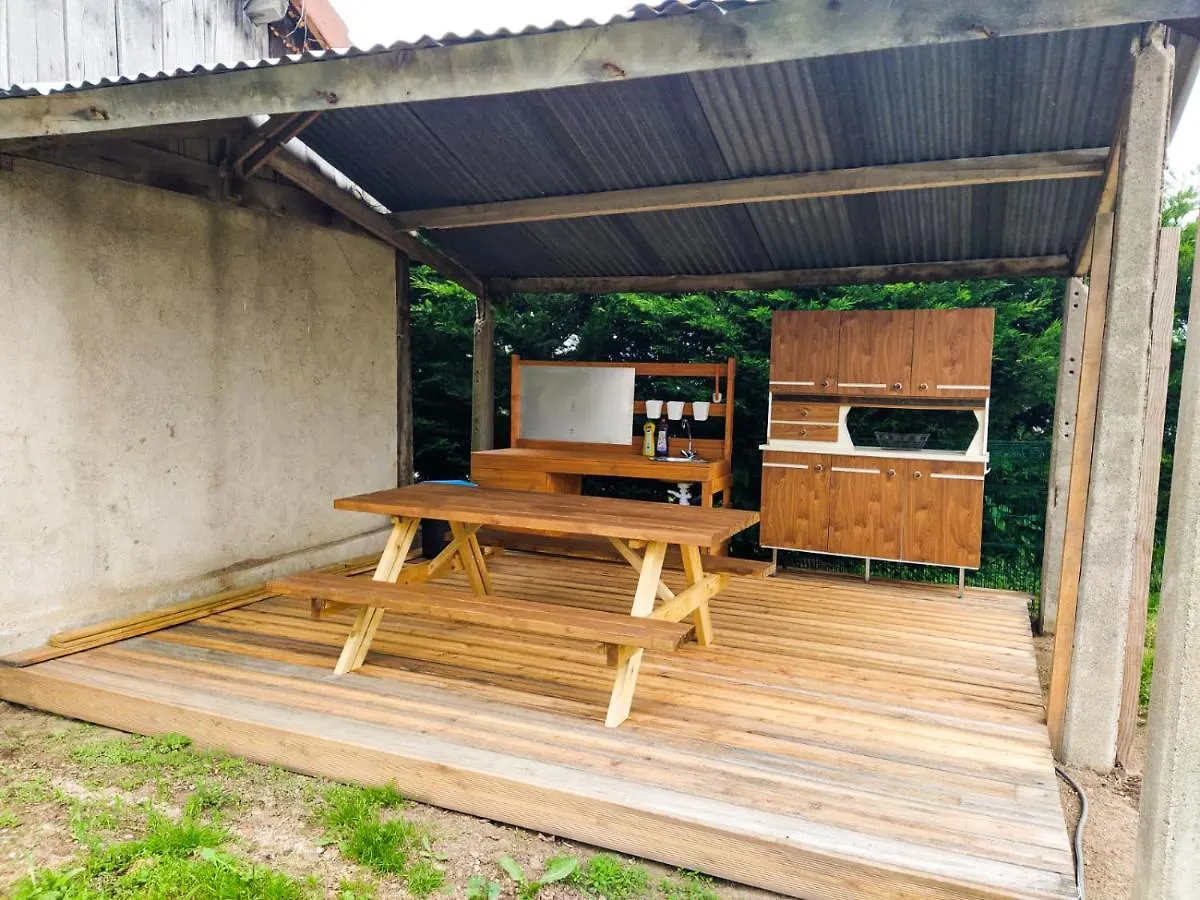 Gite Les Grandes Menieres Proche Du Pal Le Donjon Bed & Breakfast
